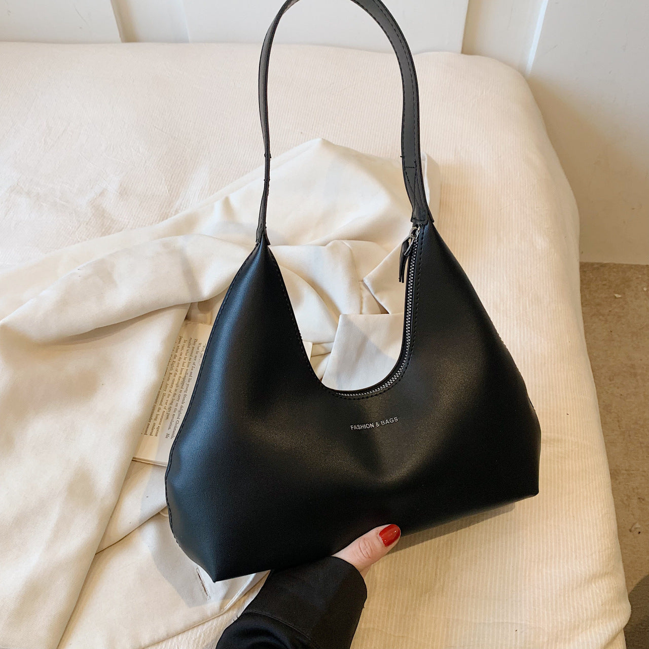 Retro European & American Style Shoulder Handbag – Simple & Elegant Design